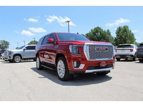 Used 2024 GMC Yukon Denali w/ Advanced Technology Package AWD/4WD image 7