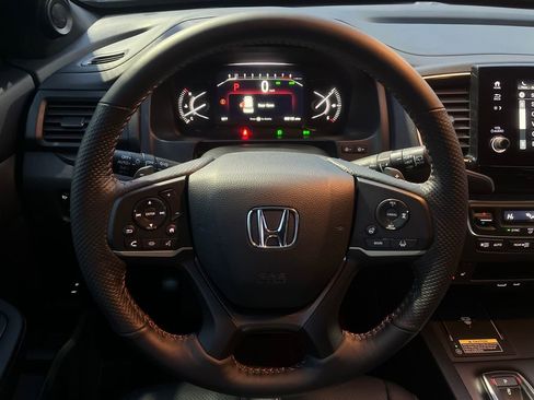 Used 2025 Honda Passport TrailSport image 13