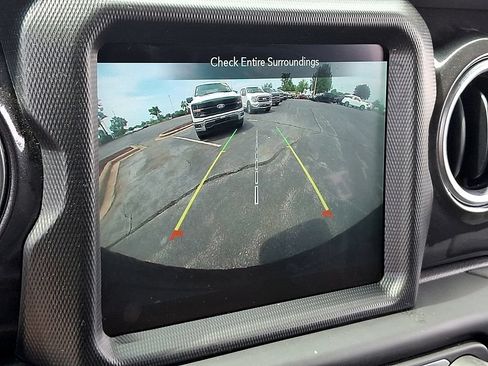 Used 2021 Jeep Wrangler Unlimited Sahara AWD/4WD image 18