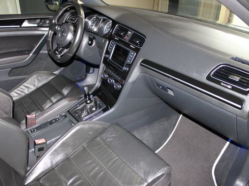 Used 2016 Volkswagen Golf R 4-Door AWD/4WD image 31