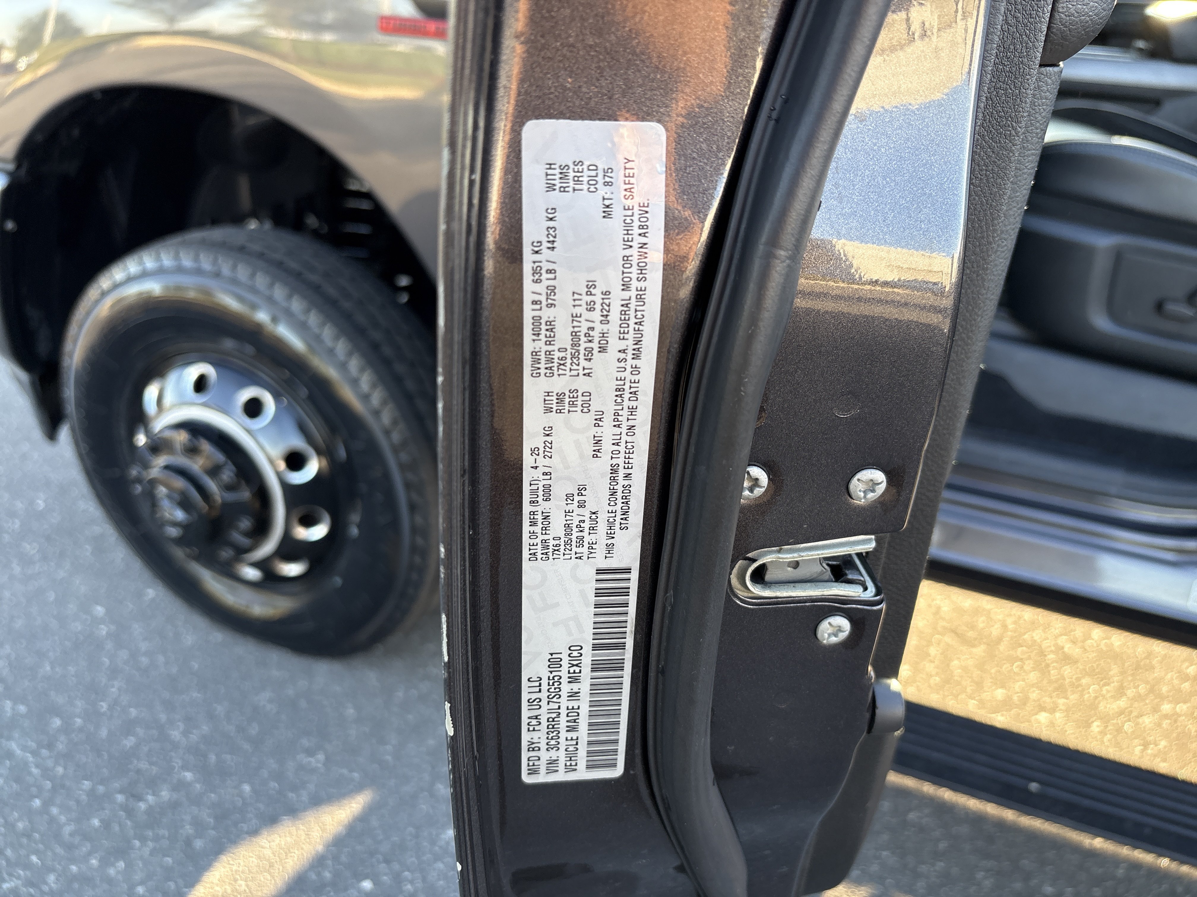 Used 2025 RAM 3500 Laramie AWD/4WD image 37