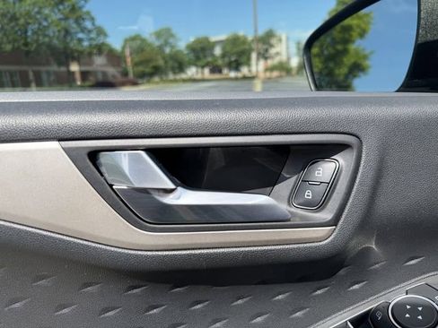 Used 2020 Ford Escape SE FWD image 10