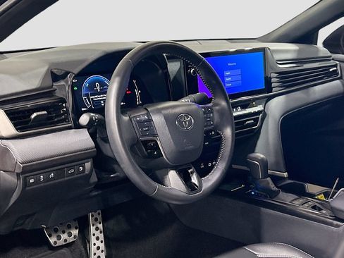 Used 2025 Toyota Camry SE FWD image 7