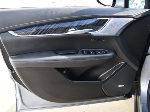 Used 2025 Cadillac XT6 Premium Luxury image 13