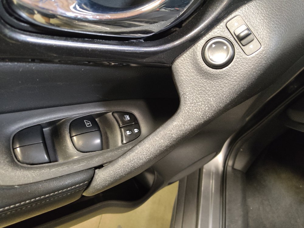 Used 2020 Nissan Rogue SV AWD/4WD image 27