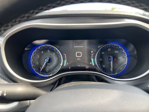 New 2026 Chrysler Pacifica Select image 20