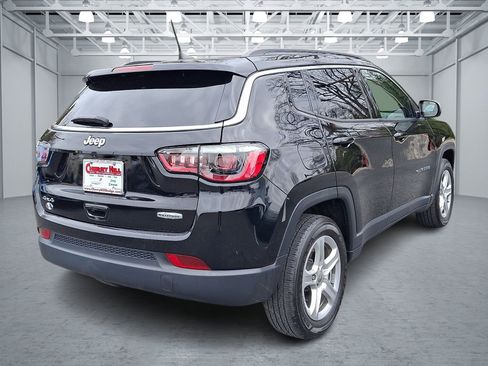 Used 2023 Jeep Compass Latitude image 5