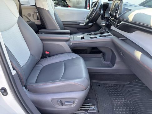 Used 2021 Toyota Sienna XSE FWD image 30