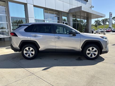 Used 2022 Toyota RAV4 LE FWD image 6