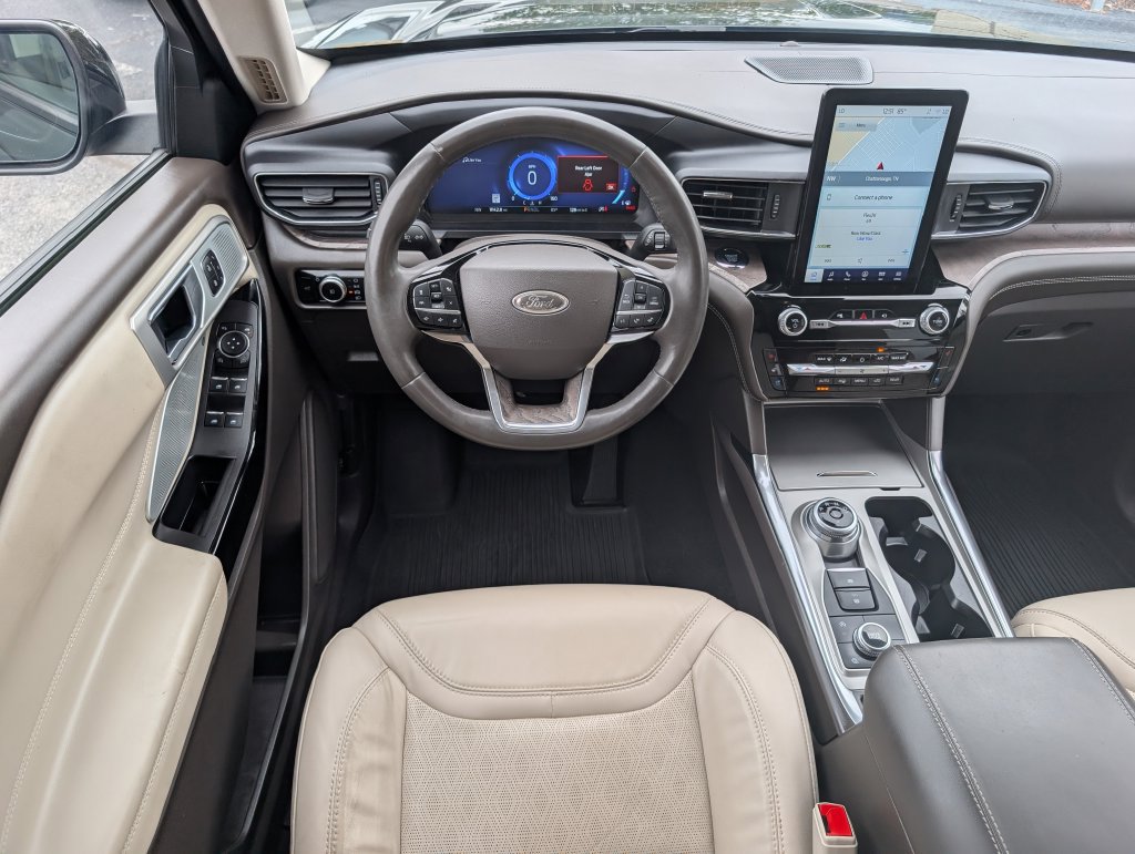 Used 2023 Ford Explorer Platinum w/ Technology Package AWD/4WD image 13