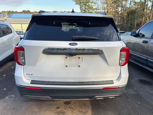 Used 2021 Ford Explorer XLT w/ Equipment Group 202A image 4