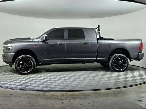 Used 2025 RAM 2500 Laramie AWD/4WD image 3