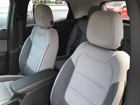 Used 2025 Chevrolet TrailBlazer LT AWD/4WD image 3