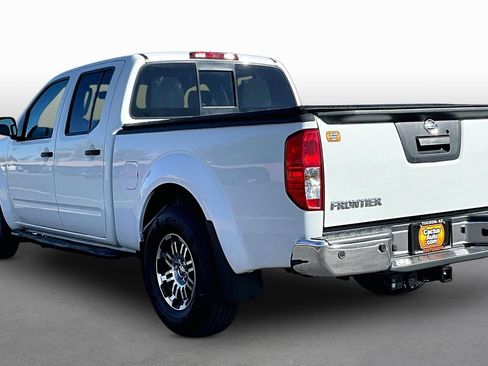 Used 2018 Nissan Frontier SV image 11