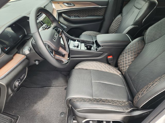 Used 2025 Jeep Grand Cherokee L Summit w/ Obsidian Package AWD/4WD image 10