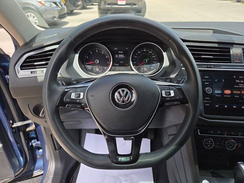Used 2020 Volkswagen Tiguan SE w/ Panoramic Sunroof Package FWD image 29