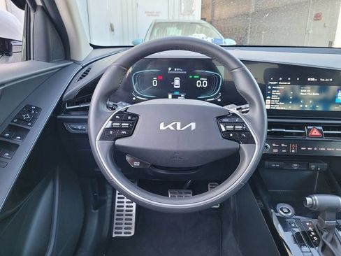 Certified 2025 Kia Niro EX Touring FWD image 18