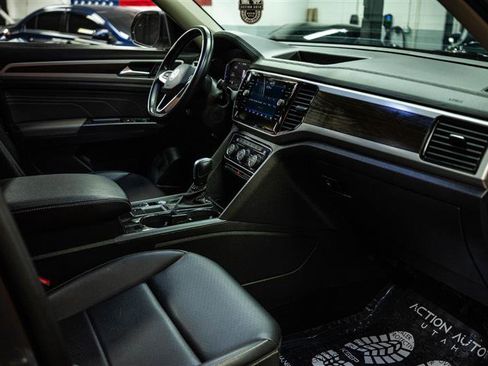 Used 2023 Volkswagen Atlas SE w/ Panoramic Sunroof Package image 15