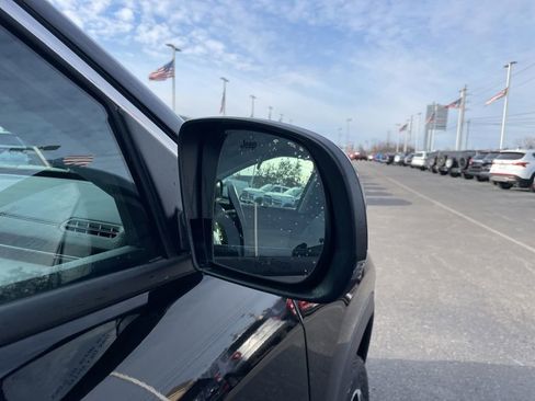 Used 2022 Jeep Compass Limited image 14