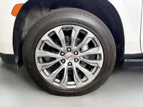 Used 2021 GMC Yukon XL Denali w/ Denali Premium Package image 38