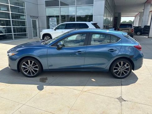 Used 2018 MAZDA MAZDA3 Grand Touring w/ Premium Equipment Package FWD image 4