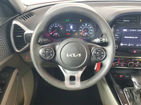 Used 2022 Kia Soul LX image 14