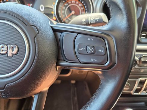 Used 2021 Jeep Gladiator Overland AWD/4WD image 34