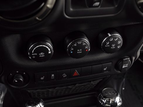 Used 2018 Jeep Wrangler Unlimited Sport image 22