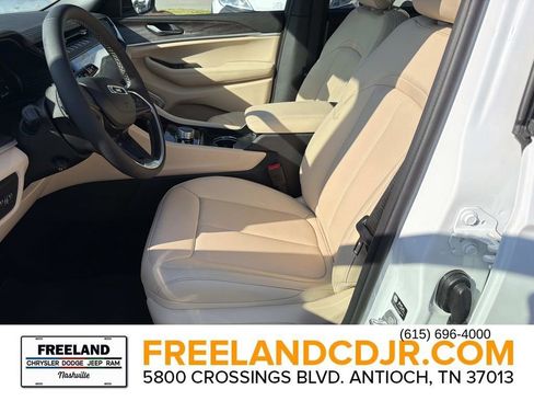 New 2026 Jeep Grand Cherokee Limited w/ Luxury Tech Group II image 21