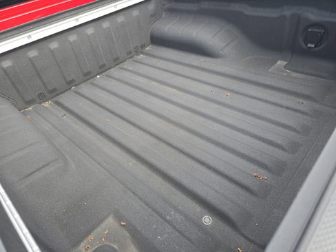 Used 2024 Nissan Frontier SL image 9