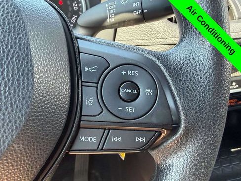 Used 2022 Toyota RAV4 LE FWD image 12