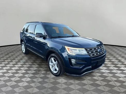 Used 2016 Ford Explorer XLT w/ Equipment Group 202A AWD/4WD image 1