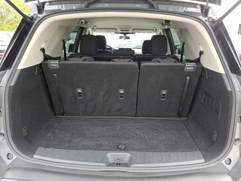 Used 2024 Nissan Pathfinder S image 28