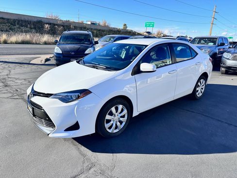 Used 2017 Toyota Corolla LE image 2