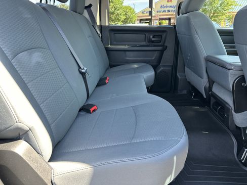 Used 2017 RAM 1500 Express RWD image 16
