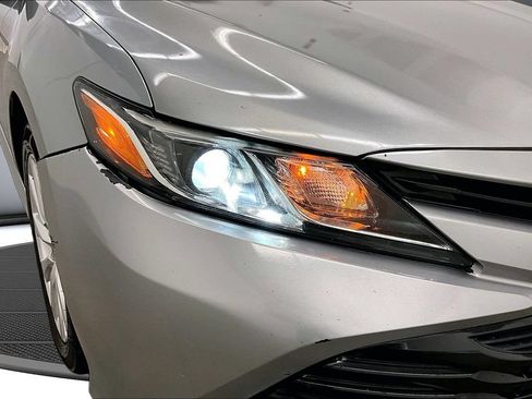 Used 2020 Toyota Camry LE FWD image 30