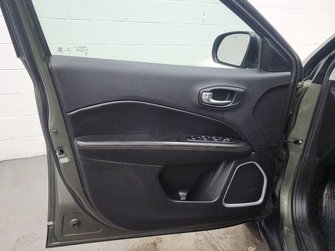 Used 2019 Jeep Compass Limited AWD/4WD image 9