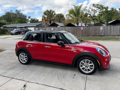 Used 2019 MINI Cooper 4-Door Hardtop w/ Signature Upholstery Package image 7