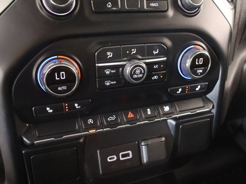 Used 2021 Chevrolet Silverado 1500 LT AWD/4WD image 7