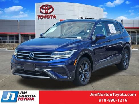 Used 2023 Volkswagen Tiguan SE w/ Panoramic Sunroof Package FWD image 4