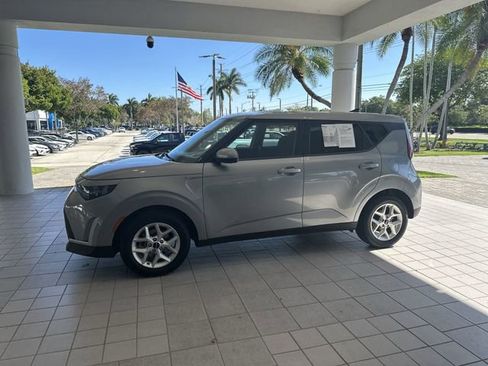Used 2024 Kia Soul LX w/ Option Group 015 FWD image 17