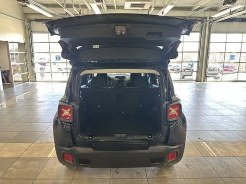 Used 2022 Jeep Renegade Latitude w/ Convenience Group AWD/4WD image 26