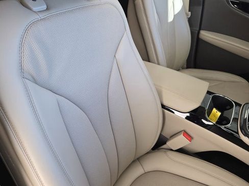 Used 2023 Lincoln Nautilus Reserve w/ Equipment Group 201A image 5