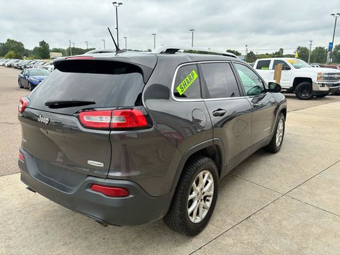 Used 2014 Jeep Cherokee Latitude w/ Cold Weather Group AWD/4WD image 5
