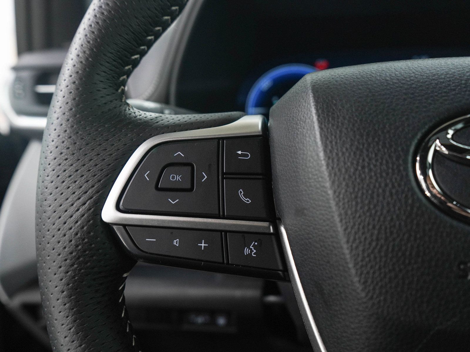 Used 2025 Toyota Sienna XSE AWD/4WD image 26