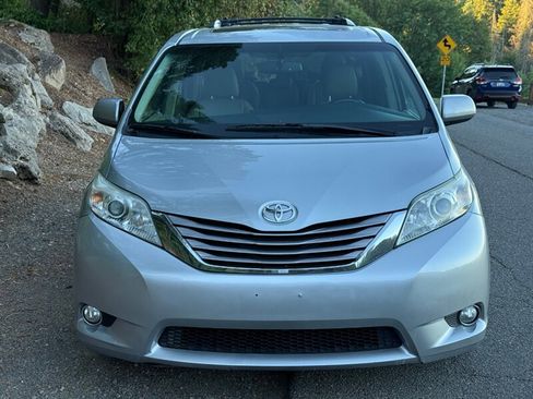 Used 2015 Toyota Sienna XLE Premium image 4