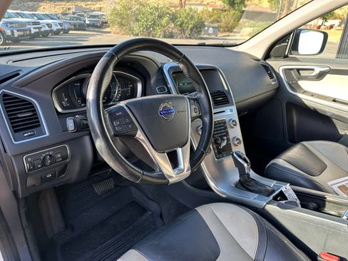 Used 2017 Volvo XC60 T6 Dynamic w/ Preferred Option Package AWD/4WD image 11
