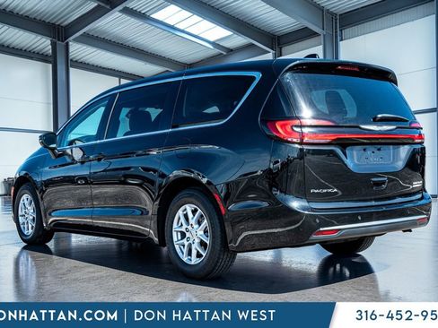 Used 2023 Chrysler Pacifica Touring-L FWD image 32