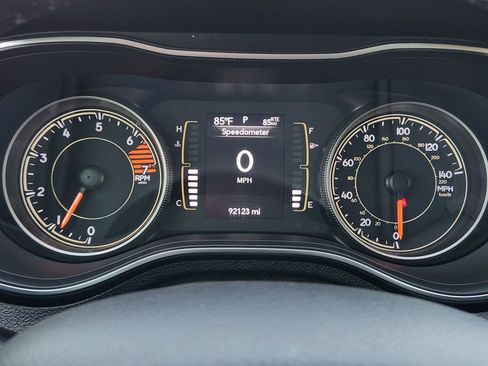 Used 2020 Jeep Cherokee Latitude Plus FWD image 17
