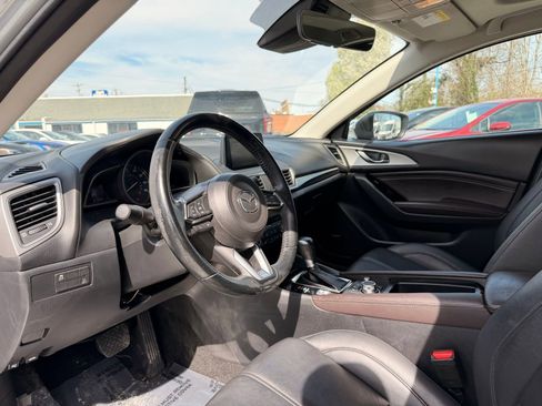 Used 2018 MAZDA MAZDA3 Touring image 11